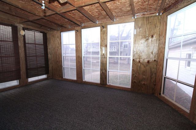 1611 E Ridgeway Avenue, Waterloo, IA 50702