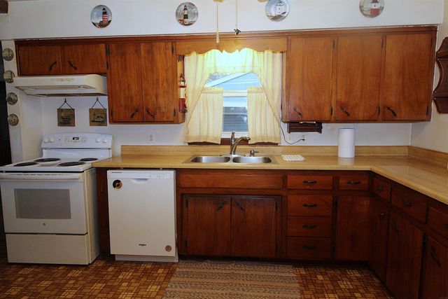 1611 E Ridgeway Avenue, Waterloo, IA 50702