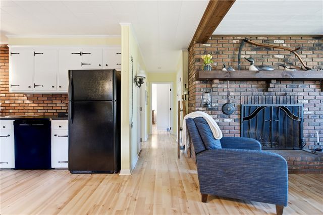11 Linda Avenue, Portsmouth, RI 02871