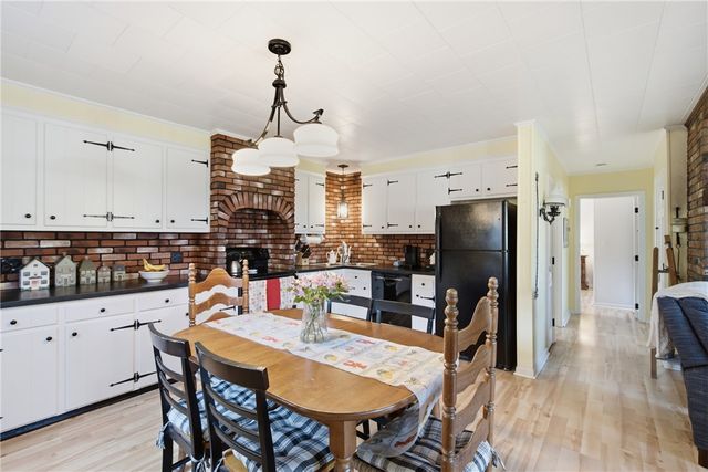 11 Linda Avenue, Portsmouth, RI 02871