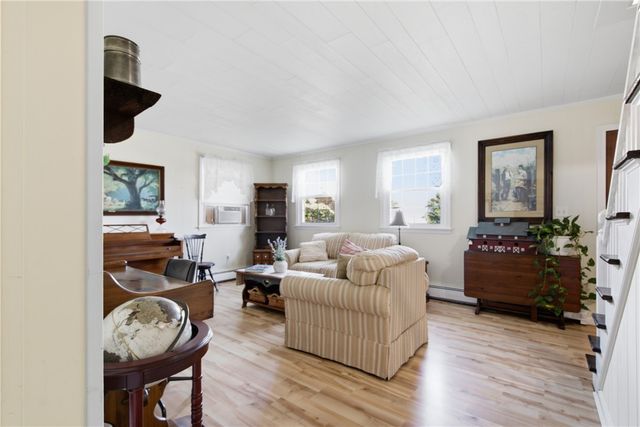 11 Linda Avenue, Portsmouth, RI 02871