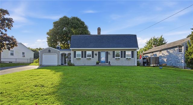 11 Linda Avenue, Portsmouth, RI 02871