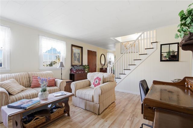 11 Linda Avenue, Portsmouth, RI 02871