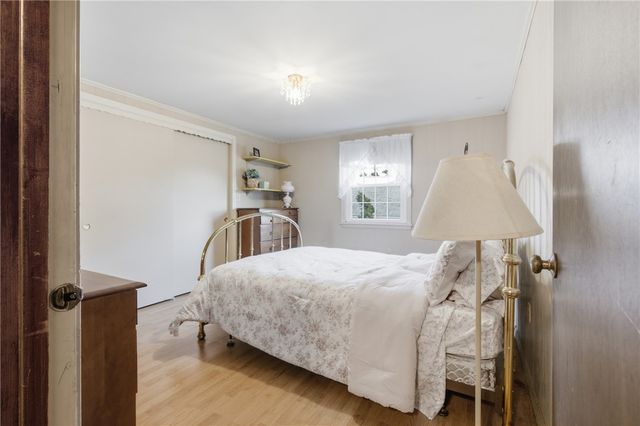 11 Linda Avenue, Portsmouth, RI 02871