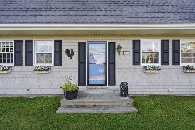11 Linda Avenue, Portsmouth, RI 02871