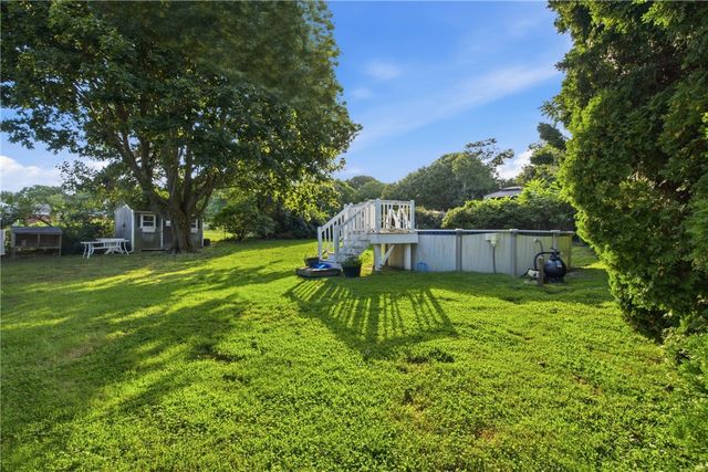 11 Linda Avenue, Portsmouth, RI 02871