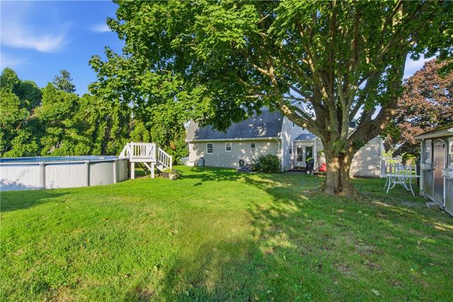 11 Linda Avenue, Portsmouth, RI 02871