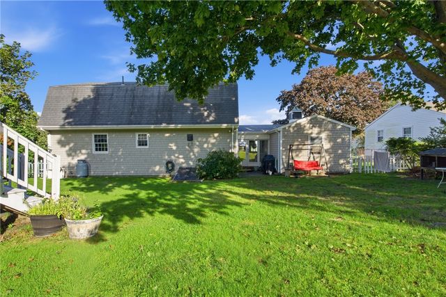 11 Linda Avenue, Portsmouth, RI 02871