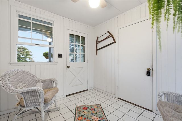 11 Linda Avenue, Portsmouth, RI 02871