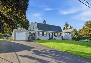 11 Linda Avenue, Portsmouth, RI 02871