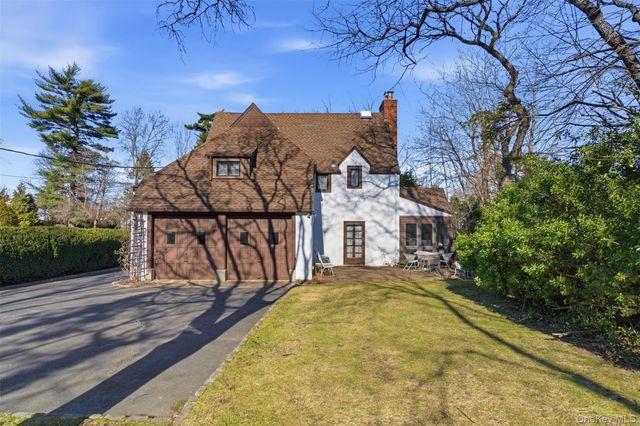 54 Summit Drive, Manhasset, NY 11030