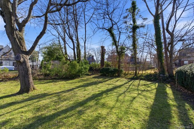 54 Summit Drive, Manhasset, NY 11030