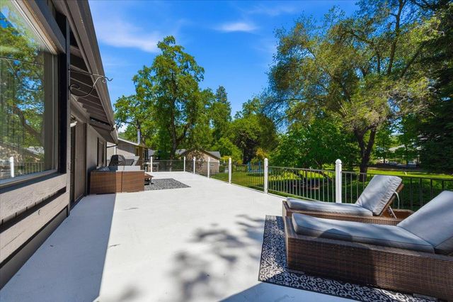 13895 Strawberry Cir, Penn Valley, CA 95946