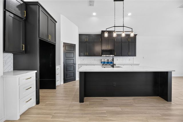 6853 La Salle Dr, Corpus Christi, TX 78414