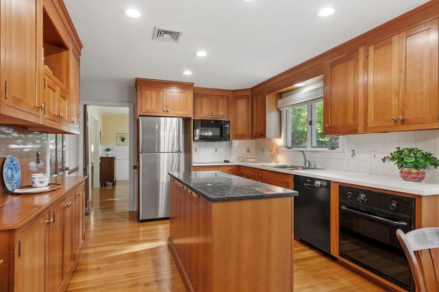 25 Karlton Circle, Andover, MA 01810