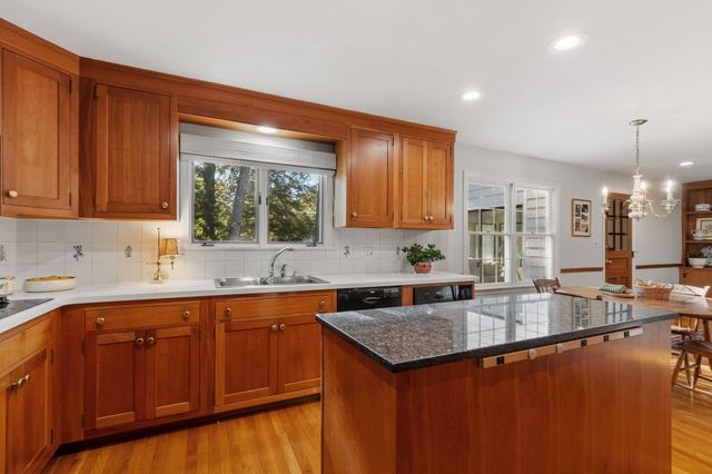 25 Karlton Circle, Andover, MA 01810