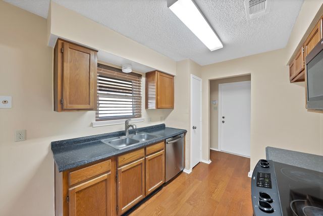 2117 Chapel Downs Drive, Arlington, TX 76017