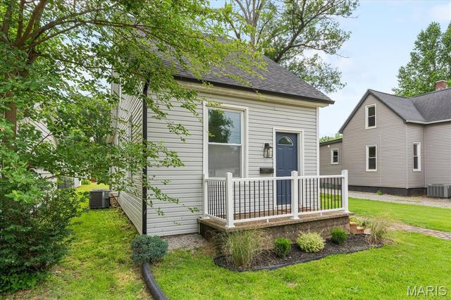 608 N 17th Street, Belleville, IL 62226