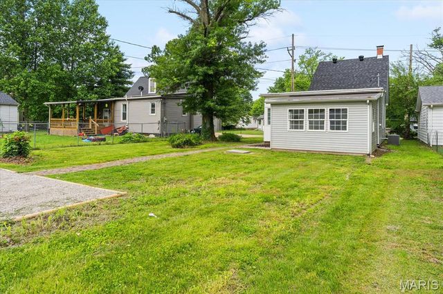 608 N 17th Street, Belleville, IL 62226