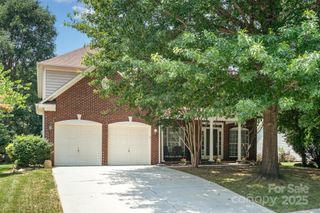 8221 Brookings Drive, Charlotte, NC 28269