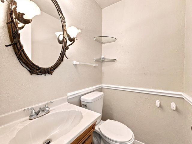 1041 Tuskegee Street, Grand Prairie, TX 75051