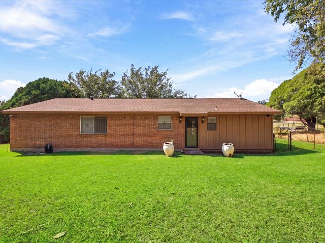 1041 Tuskegee Street, Grand Prairie, TX 75051