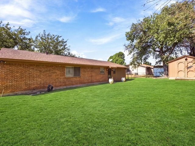 1041 Tuskegee Street, Grand Prairie, TX 75051