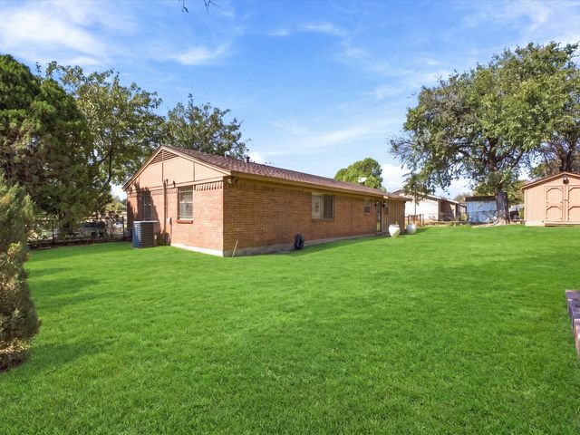1041 Tuskegee Street, Grand Prairie, TX 75051