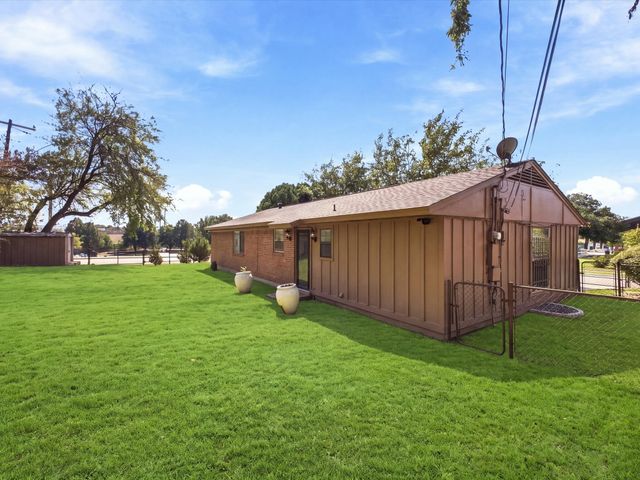 1041 Tuskegee Street, Grand Prairie, TX 75051