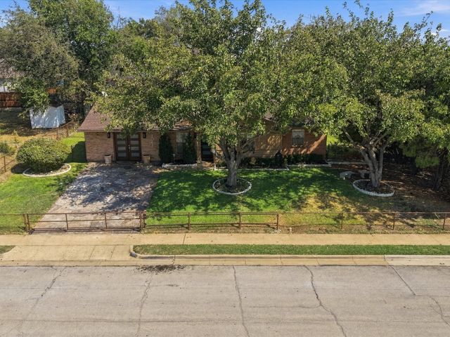 1041 Tuskegee Street, Grand Prairie, TX 75051