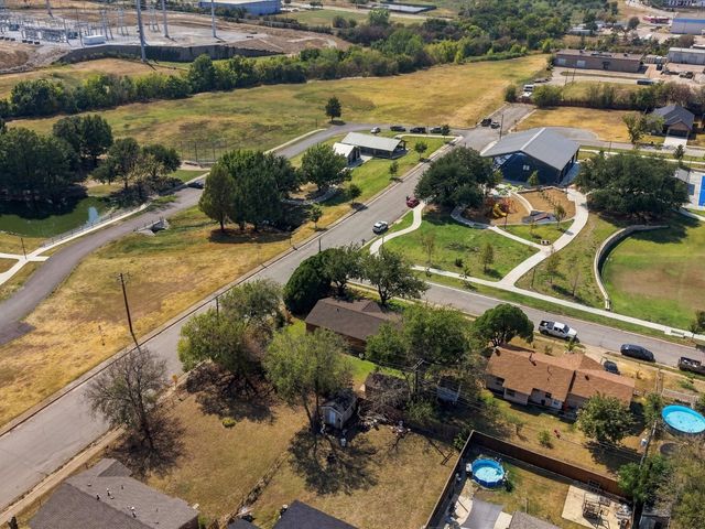 1041 Tuskegee Street, Grand Prairie, TX 75051