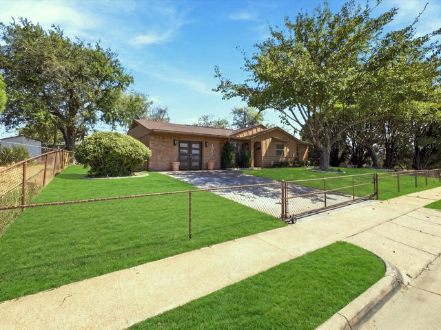1041 Tuskegee Street, Grand Prairie, TX 75051