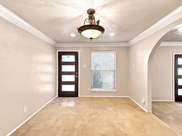 1041 Tuskegee Street, Grand Prairie, TX 75051