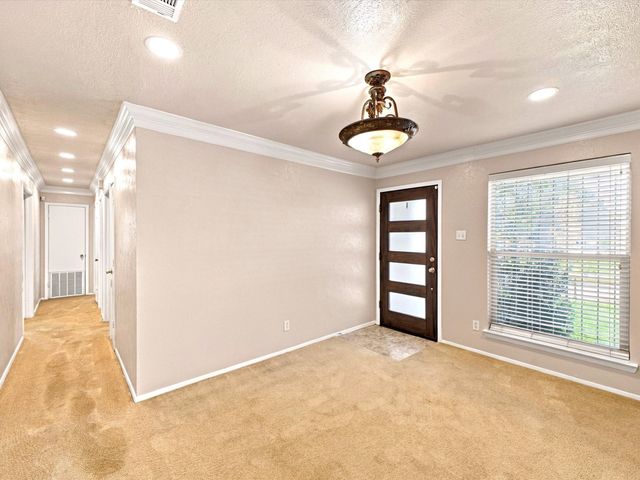 1041 Tuskegee Street, Grand Prairie, TX 75051