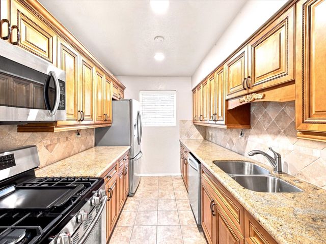 1041 Tuskegee Street, Grand Prairie, TX 75051