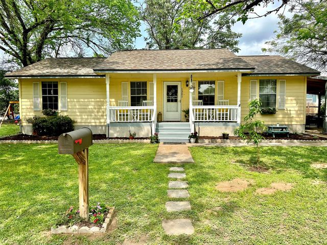 1301 NE 2nd ST, Smithville, TX 78957
