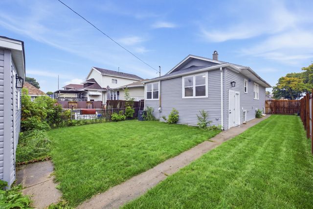 2602 Glos Avenue, Bellwood, IL 60104
