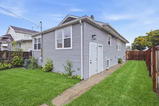2602 Glos Avenue, Bellwood, IL 60104