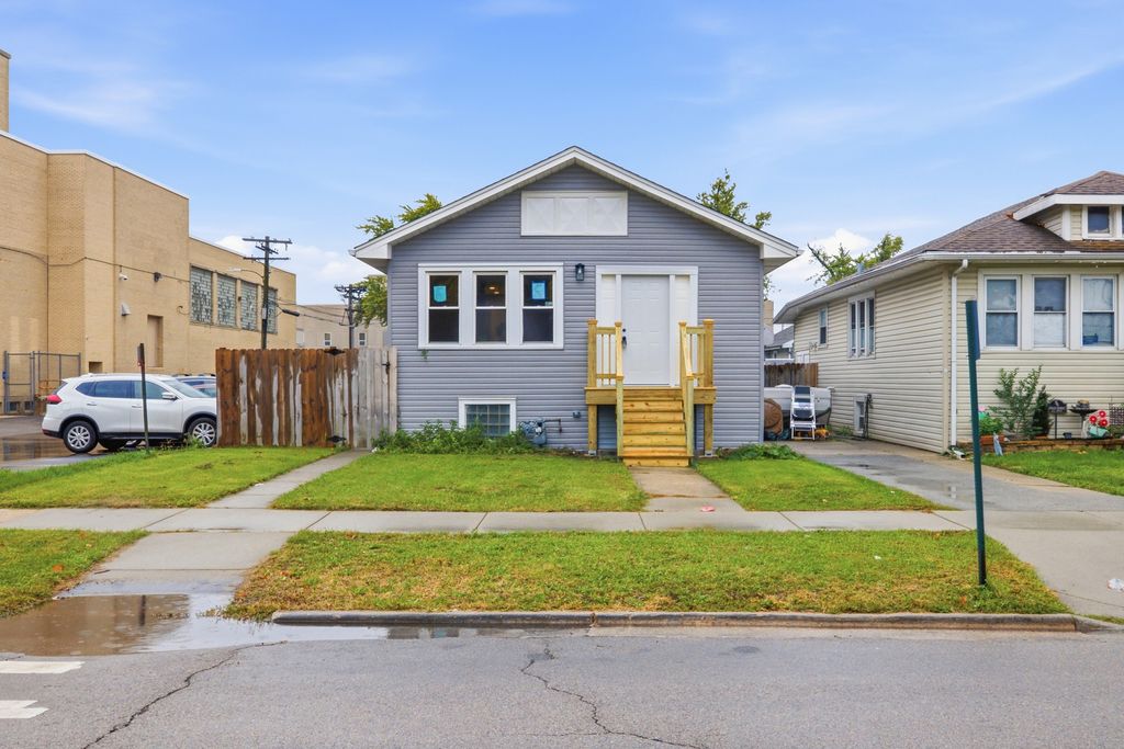 2602 Glos Avenue, Bellwood, IL 60104