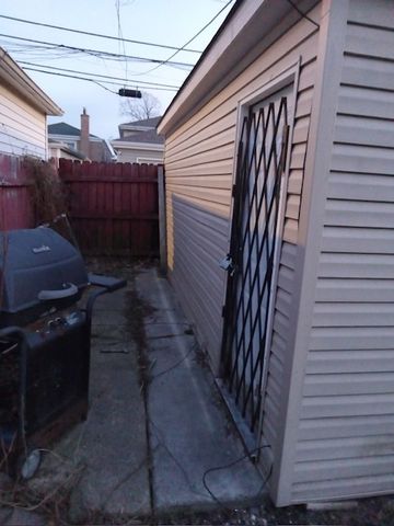 3307 W 37th Place, Chicago, IL 60632