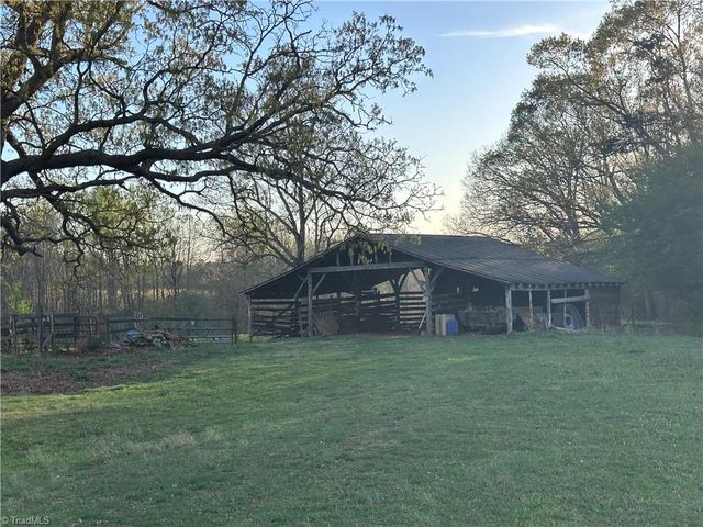 5618 Farmstead Road, Seagrove, NC 27341