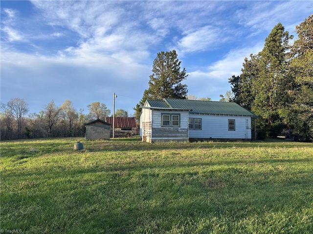 5618 Farmstead Road, Seagrove, NC 27341
