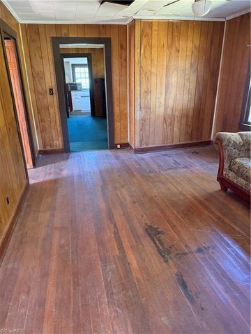 5618 Farmstead Road, Seagrove, NC 27341