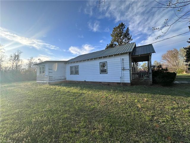 5618 Farmstead Road, Seagrove, NC 27341