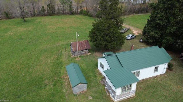 5618 Farmstead Road, Seagrove, NC 27341