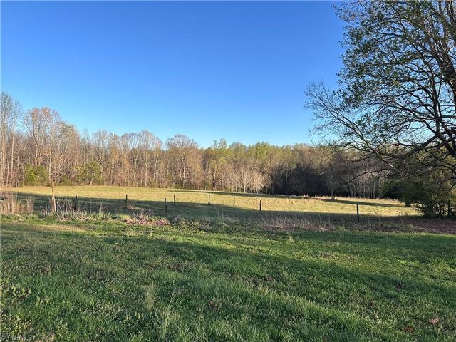 5618 Farmstead Road, Seagrove, NC 27341