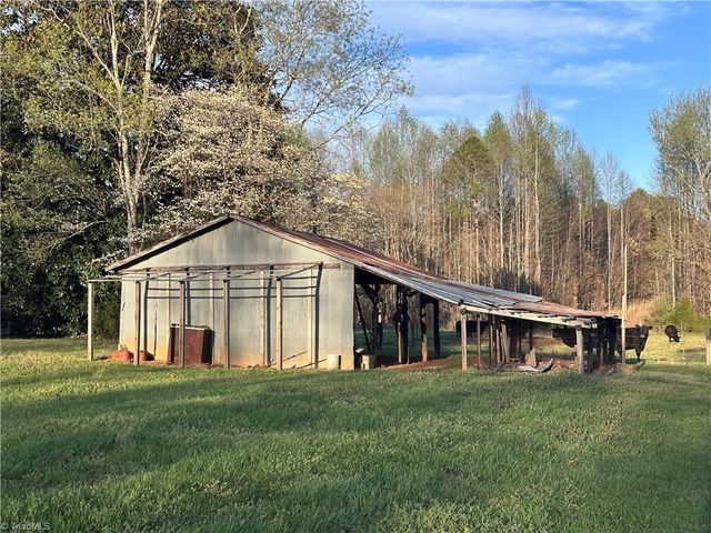 5618 Farmstead Road, Seagrove, NC 27341