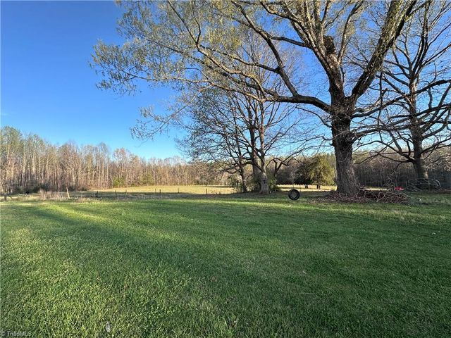 5618 Farmstead Road, Seagrove, NC 27341