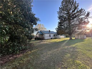 5618 Farmstead Road, Seagrove, NC 27341
