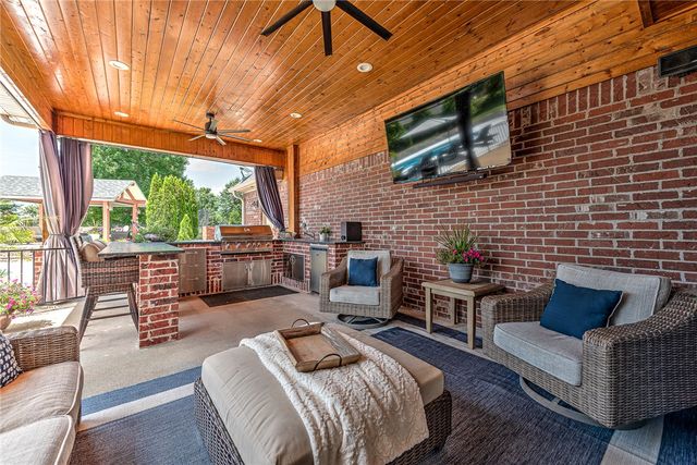 10837 Rosehaven Lane, Bentonville, AR 72712